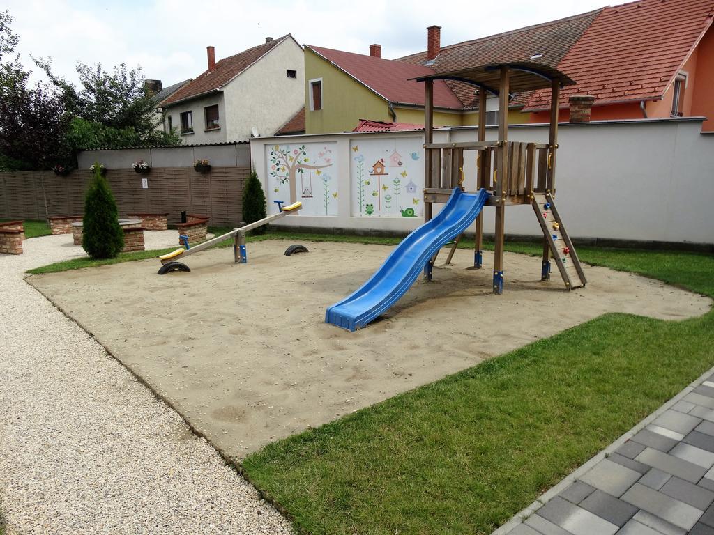 Holiday Apartman Sárvár Extérieur photo